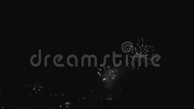 新年庆典城市烟花、天空照明、暗夜爆竹